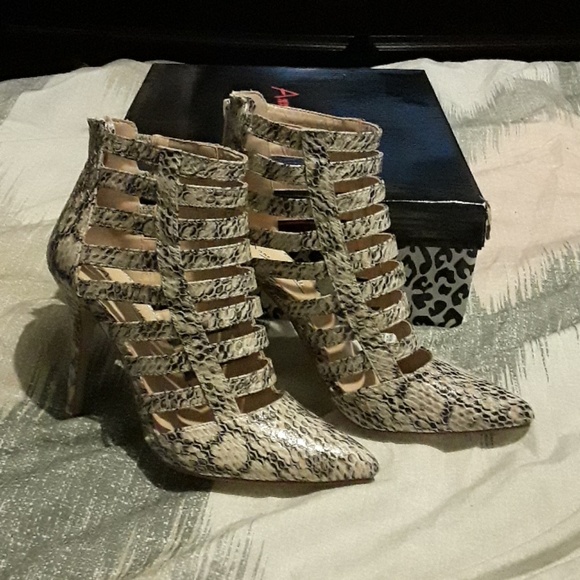 Women's cage snake print 4 inch heels - Picture 2 of 4